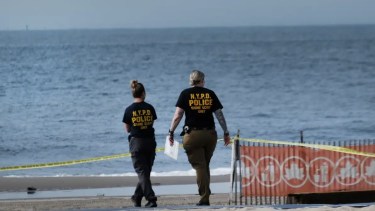 La policía de Brooklyn halló a los niños más de tres horas después de su desaparición en la costa.-