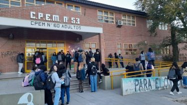 Un padre de la escuela comentó que no sólo se pelean los estudiantes, sino que también se da entre las familias. Foto: (Archivo) Cumbre 