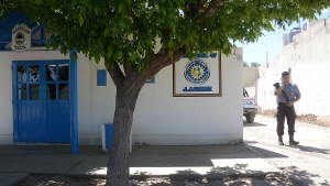 Los detuvieron en un operativo de control en Roca y descubrieron que tenían drogas
