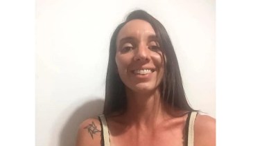 Una de las cámaras de seguridad  tomó el momento en el que Abbondanza ingresó por sus propios medios a la casa de un vecino de la esquina.