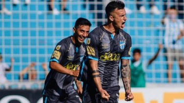 Lotti y Acosta, dos piezas clave en la delantera y en el mediocampo de Atlético Tucumán. 