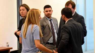 Las defensas de los imputados, durante un cuarto intermedio del juicio. (Archivo/Matías Subat)