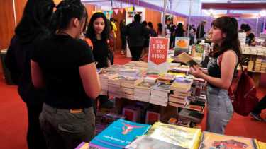 Esperan que pasen más de 400 mil personas por la Feria del Libro y consideran una jornada extra. Foto: Yamil Regules.