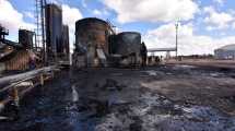 Imagen de Plaza Huincul explosión e incendio en la refinería EN VIVO: un recorrido por planta en primera persona