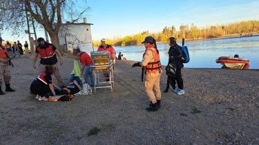 Se desmayó en la costa del Limay en Neuquén y debió ser asistido por Prefectura. Gentileza