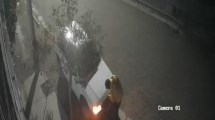 Imagen de Video: en solo 40 segundos se robaron una batería de auto en el norte de Roca