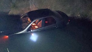 Cayó al desagüe mientras circulaba por Ruta 22 a la altura de Roca