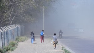 Alerta por viento y lluvia en Roca: cómo es y las consecuencias del temporal que anticipó la AIC