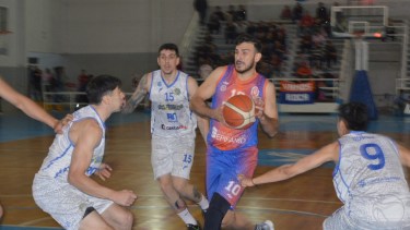 Agustín Sánchez fue determinante en la victoria de Deportivo Roca sobre Del Progreso. (Fotos: Gentileza Adrián Hernández)
