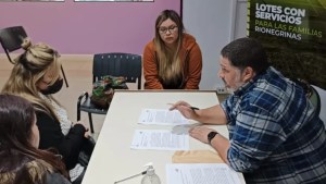 Suelo Urbano: familias de Viedma firmaron los convenios para la provisión de servicios