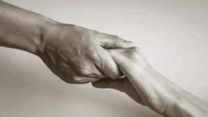 En tres años bajaron más de 13% los suicidios, aunque aumentaron las llamadas por ayuda y consultas
