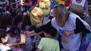 Conflicto docente en Río Negro: Unter festejó el Día de la Niñez en el acampe que mantiene frente a Gobierno