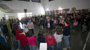 El Coro Infantil de Viedma se presentó durante la puesta en marcha del programa educativo. Foto: Pablo Leguizamon.