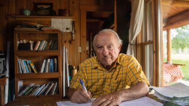 Yvon Chouinard tiene 83 años y decidió, junto a su familia, donar la marca que lo hizo conocido en el mundo.-