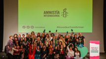Imagen de Amnistía Internacional distinguió a Laura Loncopan Berti, editora de Género de RÍO NEGRO