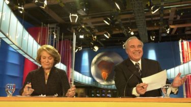 Mónica Cahen D'Anvers y César Mascetti condujeron "Telenoche" por más de diez años, en la pantalla de El Trece.-