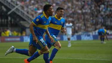 Frank Fabra clavó un golazo en el Bosque. (Foto: Telam)