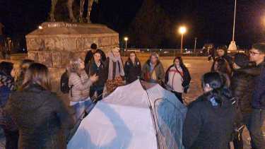 Los damnificados por la falta de alquileres se concentraron anoche en el Centro Cívico. Foto: gentileza