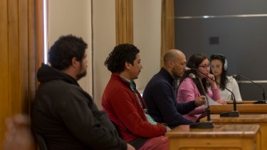 Ramiro Buenuleo (izq) y Leonardo Feltez quedaron imputados por la amenaza de bomba a tribunales ocurrida el 6 de septiembre pasado. Foto: Marcelo Martinez