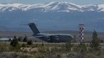 Imagen de Es un avión militar la aeronave de Emiratos Árabes retenida en el aeropuerto de Bariloche