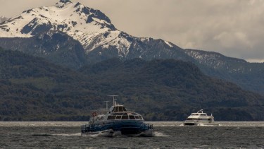 Las excursiones lacustres en Bariloche tuvieron los mayores aumentos en lo que va del año. El valor supera los 10.000 pesos por persona. Foto: Marcelo Martinez