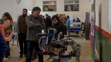 El municipio de Bariloche con fondos nacionales compró equipamiento para poner en marcha el Centro de Servicios de Herrería y Carpintería. Foto: Marcelo Martinez