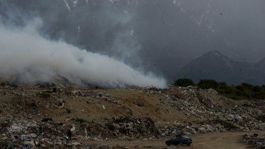 Esperan controlar el incendio en el transcurso de este jueves. Foto: Marcelo Martínez