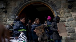 Salarios públicos vs privados: ¿quién gana la carrera contra la inflación?