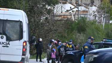 Efectivos de la Policía Federal desalojaron el 4 de octubre pasado a los mimebros de la comunidad mapuche Lafken Winkul Mapu de los predios que hab´pian usurpado en VIlla Mas