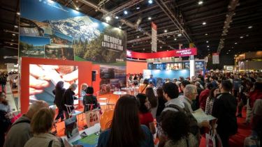 Uno de los dos stands de Neuquén ayer durante la inauguración de la FIT. Foto: Diego Tobares 