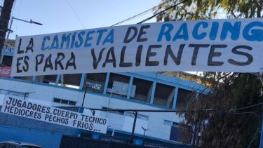 La policía identificó a los que pusieron los pasacalles.