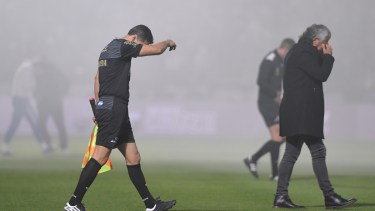 El partido entre Gimnasia y Boca se suspendió por los graves incidentes registrados afuera del estadio del Lobo platense. Gentileza.