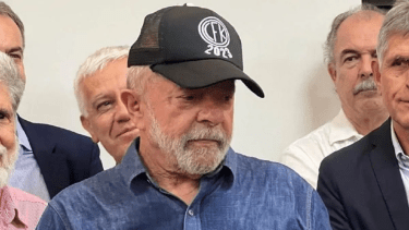 "CFK 2023": la gorra que lució Lula tras imponerse en el balotaje en Brasil. 