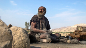 Murió Amou Haji, «el hombre más sucio del mundo»