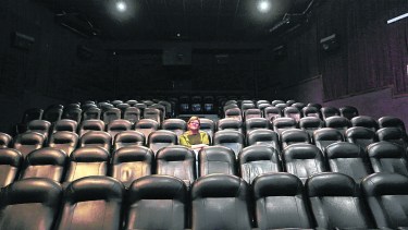 La última función del cine Rex: Roca se queda otra vez sin sala