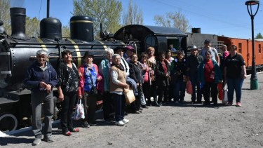 Adultos Mayores de Jacobacci formaron parte del viaje inaugural de la temporada 2022/23. Foto: Gentileza. 