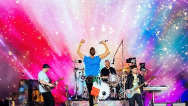 Coldplay mantiene una especial relación con los fans locales que se inició en su primera visita de 2007 en el Teatro Gran Rex.