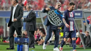 Messi salió por una molestia muscular en PSG y encendió las alarmas
