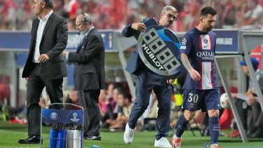 Messi salió por una contractura. (Foto: AP)