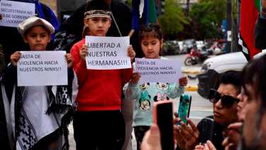 Desde la Confederación Mapuche de Neuquén denunciaron que los niños del lof Lafken Winkul Mapu fueron perseguidos durante 12 horas por las fuerzas armadas. (Foto Matías Subat).-