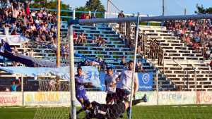 Liga Confluencia: un puntero por grupo y empate en el clásico de Regina