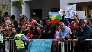 Reclamo mapuche durante la visita de Alberto Fernández. Foto: Matías Subat