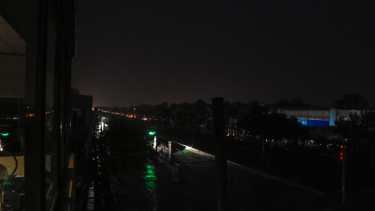 Los rayos dejaron sin luz varios sectores de Roca. Foto Juan Thomes