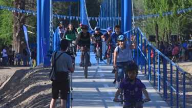 La intendenta encabezó la bicicleteada hasta Paso Córdoba. Foto Andrés Maripe