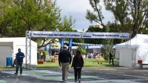 Arrancó la Feria del Libro de Roca: conocé el cronograma de escritores, espectáculos y talleres