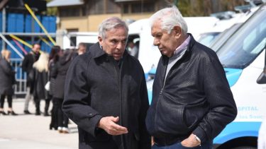 El exgobernador participó junto al líder petrolero de la inauguración del nuevo hospital. Foto: Florencia Salto.
