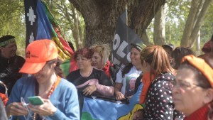 Comunidades mapuches repudiaron el desalojo de Villa Mascardi en el puente Cipolletti - Neuquén