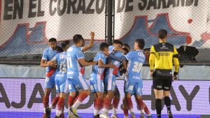 Arsenal ganó, sigue en Primera y descendió Patronato