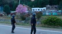 Imagen de Las fuerzas federales no logran dar con los líderes de la ocupación de Villa Mascardi