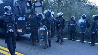 La Policía Federal ejecutó el 4 de octubre pasado el desalojo de los predios usurpados en Villa Mascardi  a manos de la comunidad mapuche Lafken Winkul Mapu. (Foto de archivo de Alfredo Leiva)